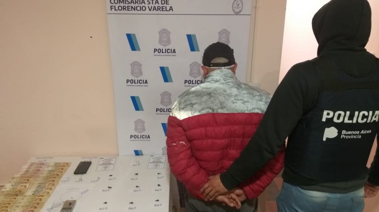 Estaba comercializando droga en la calle y lo atraparon